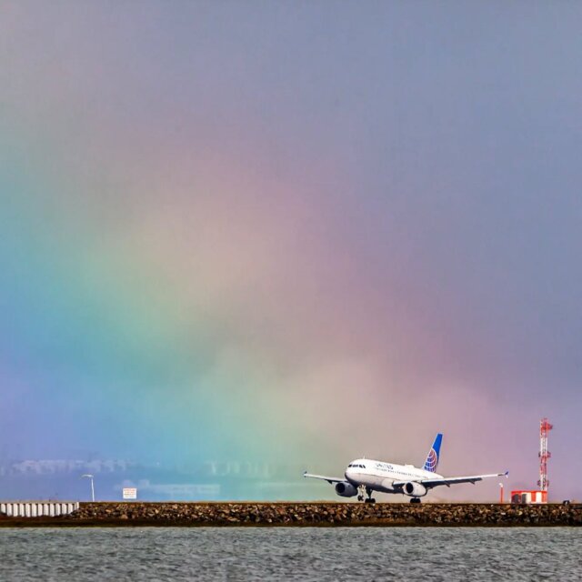 A rainbow at SFO while an United Airlines Airbus A319  is landing on runway 19L. Thanks to the closure of runway 28L there is a new traffic pattern at SFO while taxiway construction is going on for the next 5 months.

@flysfo #rainbow #sfo #aviation #nature #planespotting #AviationPhotography 
@united #UnitedAirlines #Airbus