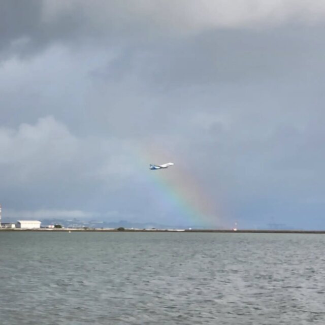 Rainy weather brought a rainbow to SFO. More photos to follow on my Flickr.

@flysfo #SFO #rainbow #aviation #aviationphotography #plane #storm #rain @alaskaair #iflyalaska