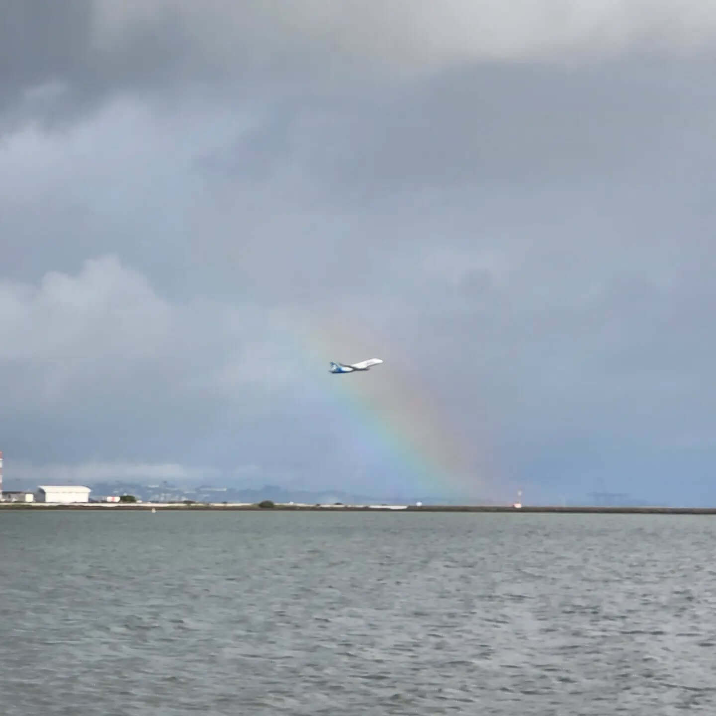 Rainy weather brought a rainbow to SFO. More photos to follow on my Flickr.

@flysfo #SFO #rainbow #aviation #aviationphotography #plane #storm #rain @alaskaair #iflyalaska