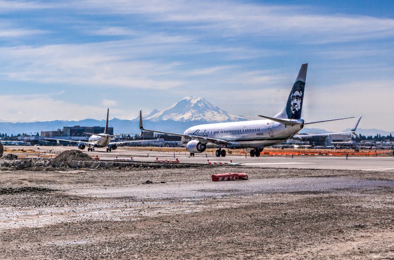 Alaska Airlines Boeing 737-900 crossing the center runway.