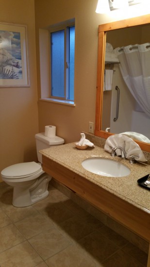 2 Queen Bed Room Bathroom