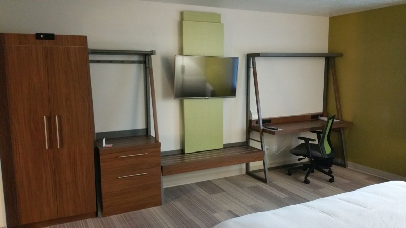 Desk and TV in the room