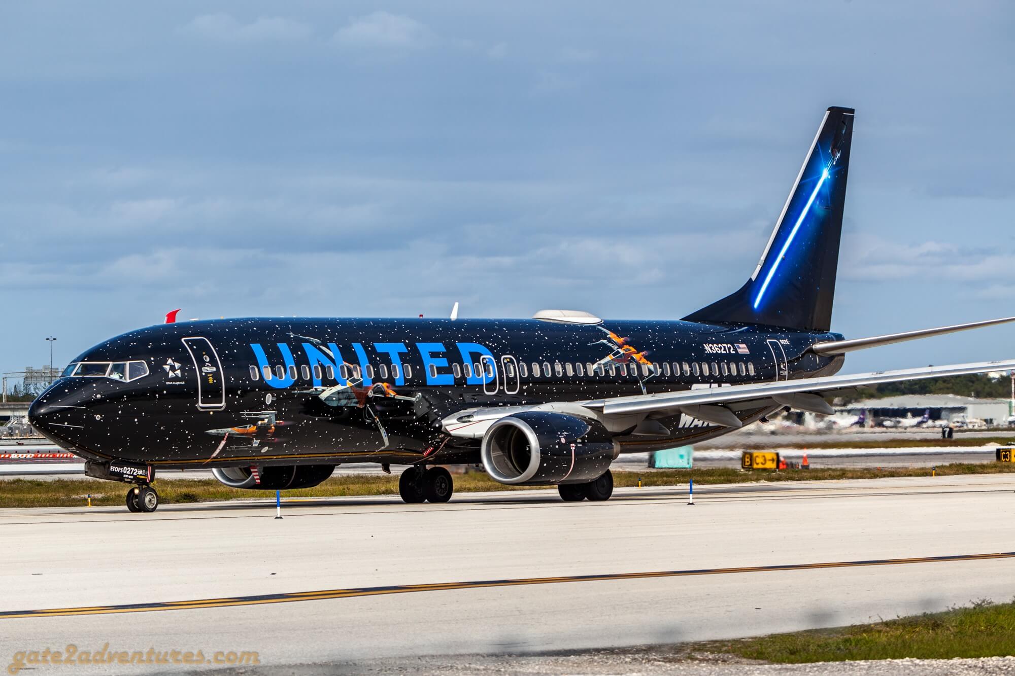 United Airlines Boeing 737-824(WL) – Star Wars Plane