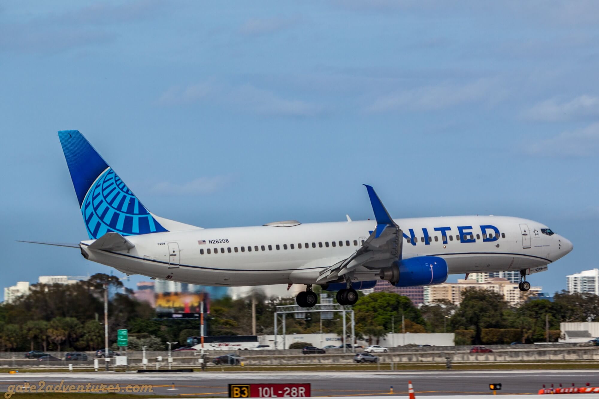 United Airlines Boeing 737-824(WL)