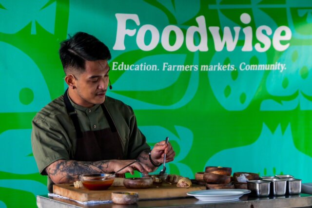 Streetphotography or not? Captured this cool image during the Flickr Photowalk last weekend in San Francisco. It was taken at the farmers market by the San Francisco Ferry Building. There was a cooking demonstration going on in an open tent right on the sidewalk. If anyone knows the presenter in the picture, please let me know. 

@foodwise @flickr #Photowalk #SFO #SanFrancisco #shotoncanon #California #FarmersMarket #photography #streetphotography #foodwise #embarcadero